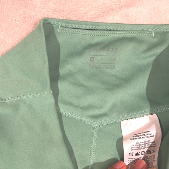 Nike Dri fit Leggings! Size Medium - Picture 2 of 4